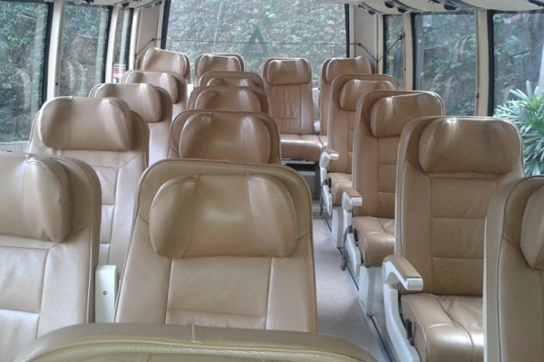 18 Seater Tempo Traveller